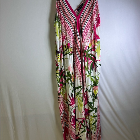 Vibrant Floral Hawaiian style Maxi Dress - Picture 2 of 8